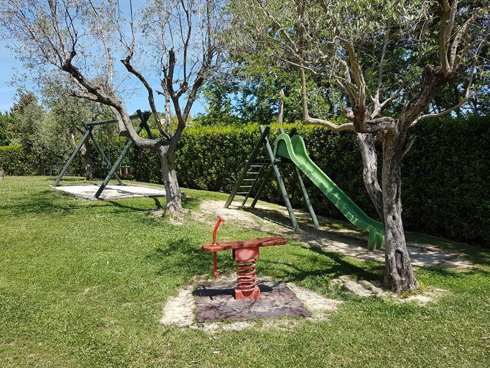 Agriturismo Fiore Di Campo แฟร์โม ภายนอก รูปภาพ